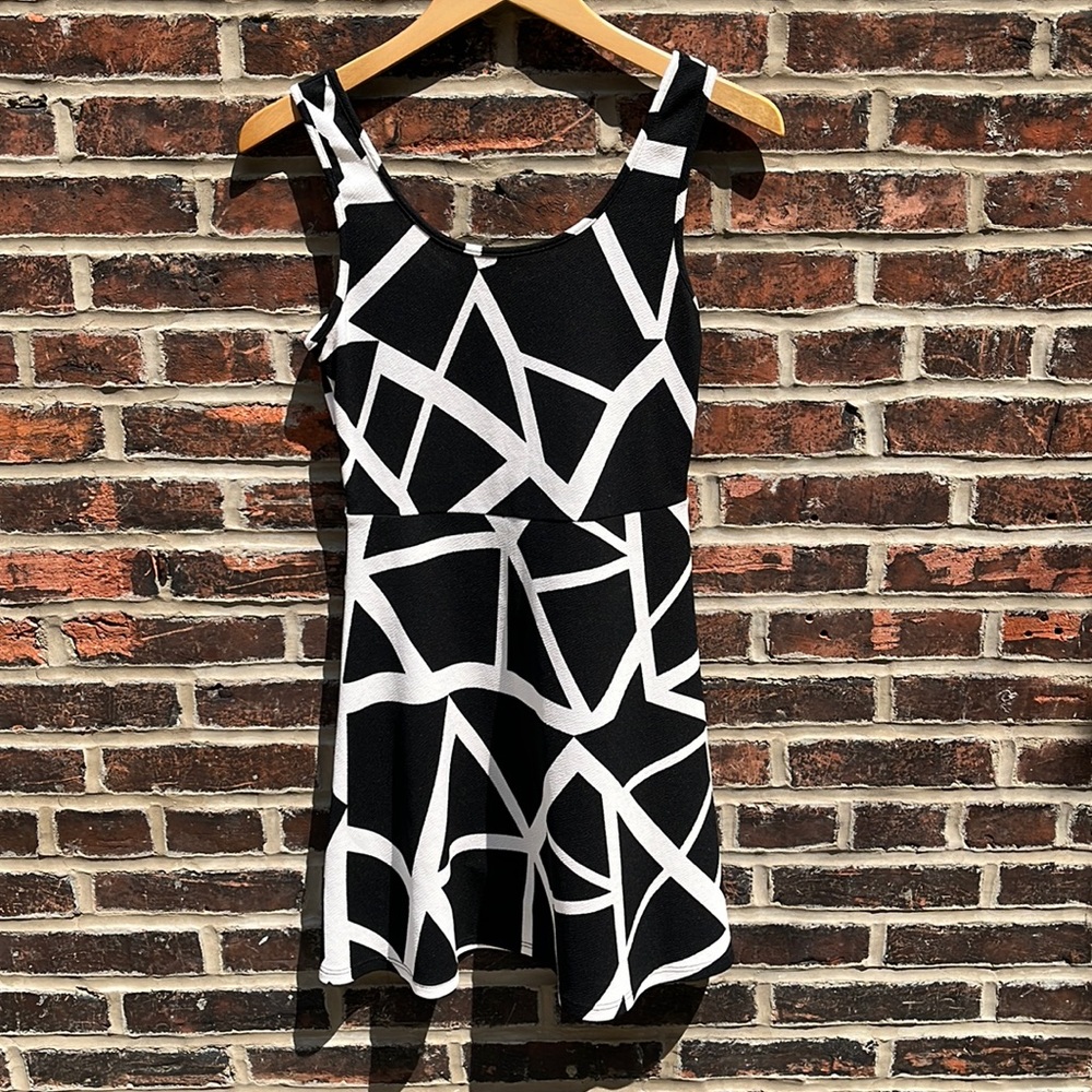 Geometric pattern black and white summer dress. Size large, but burns the small.
